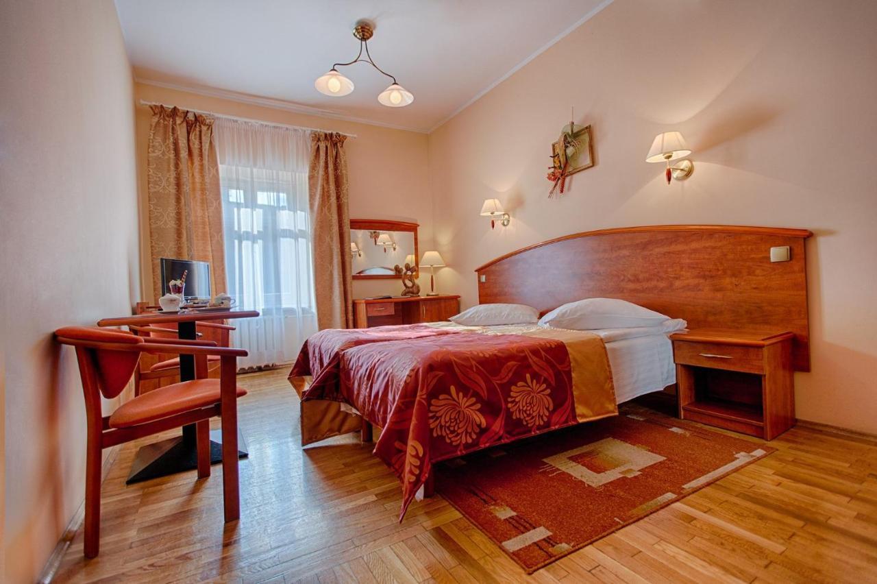 Hotel Restauracja Caspar Еленя-Гура Экстерьер фото