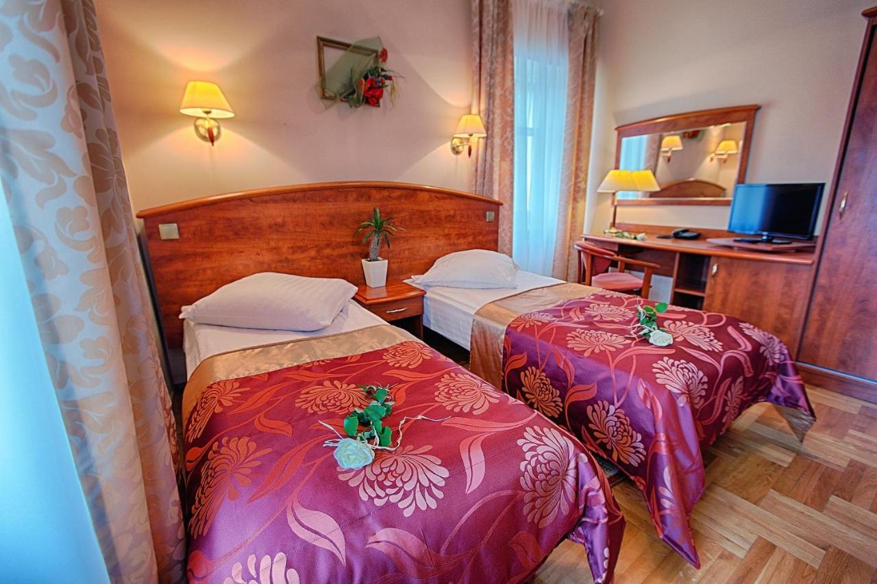 Hotel Restauracja Caspar Еленя-Гура Экстерьер фото
