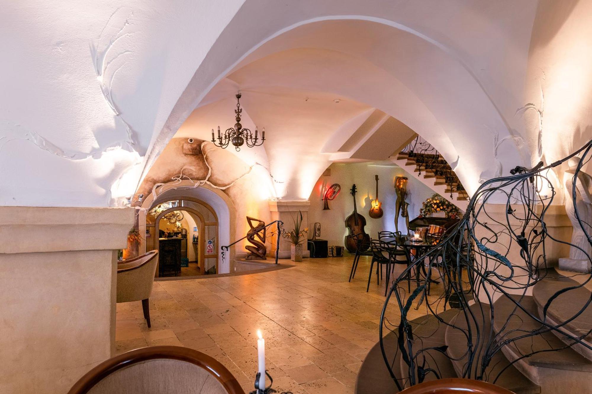 Hotel Restauracja Caspar Еленя-Гура Экстерьер фото