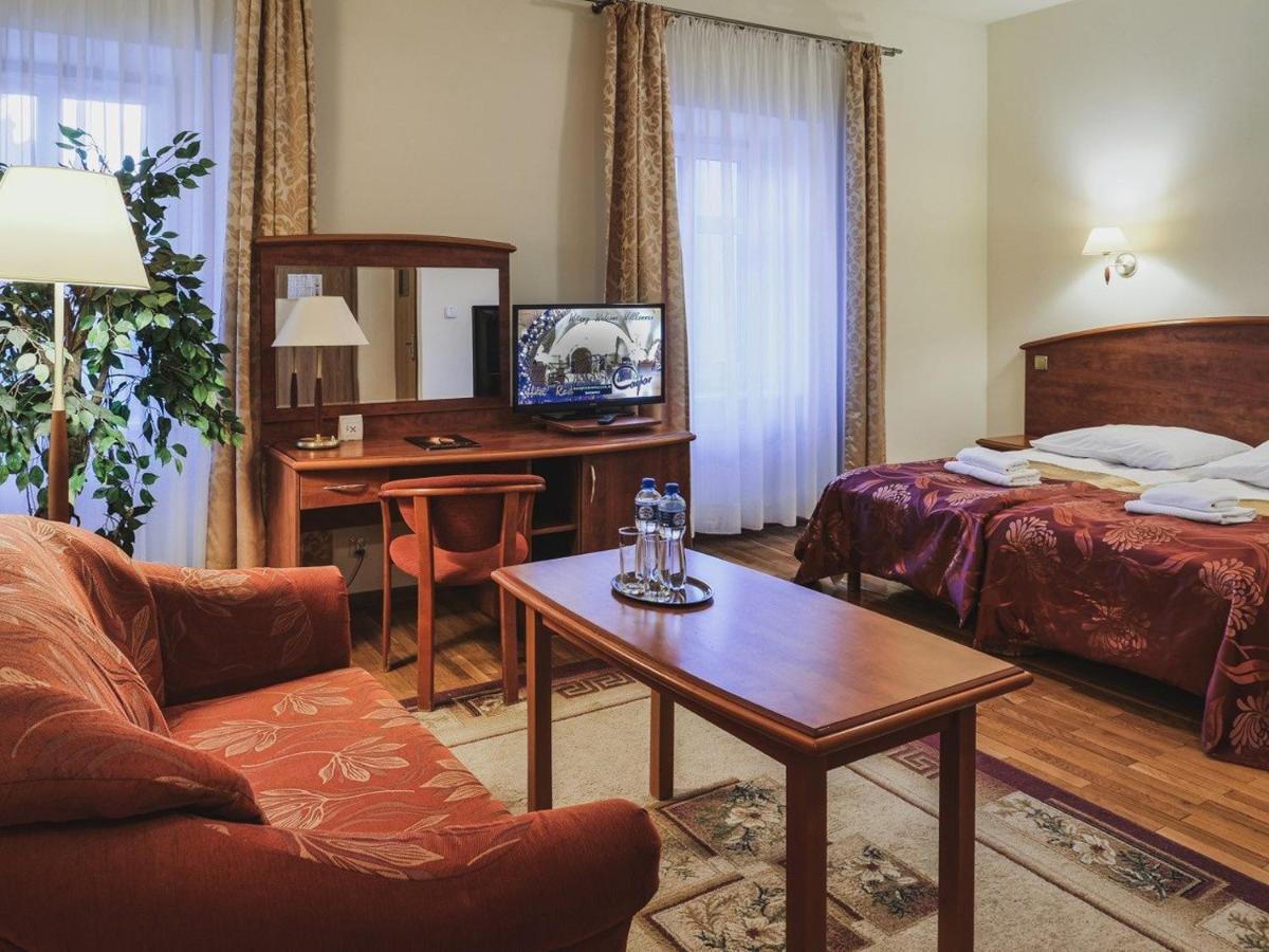 Hotel Restauracja Caspar Еленя-Гура Экстерьер фото